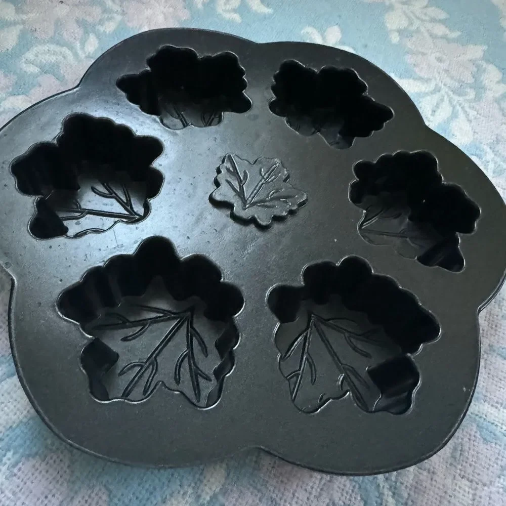 *NORDIC WARE* MAPLE LEAF CAKELET PAN NON-STICK